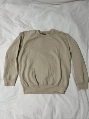 Gildan Women's Crewneck Sweatshirt in Light Beige